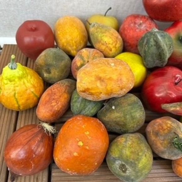 Vtg Assorted Realistic Faux Fruit Vegetable Set Home Kitchen Decor - Picture 3 of 8